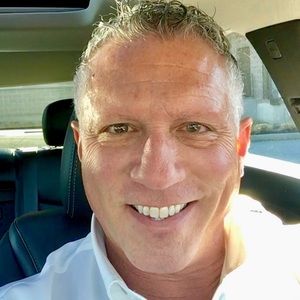 Meet your Posher, Dennis